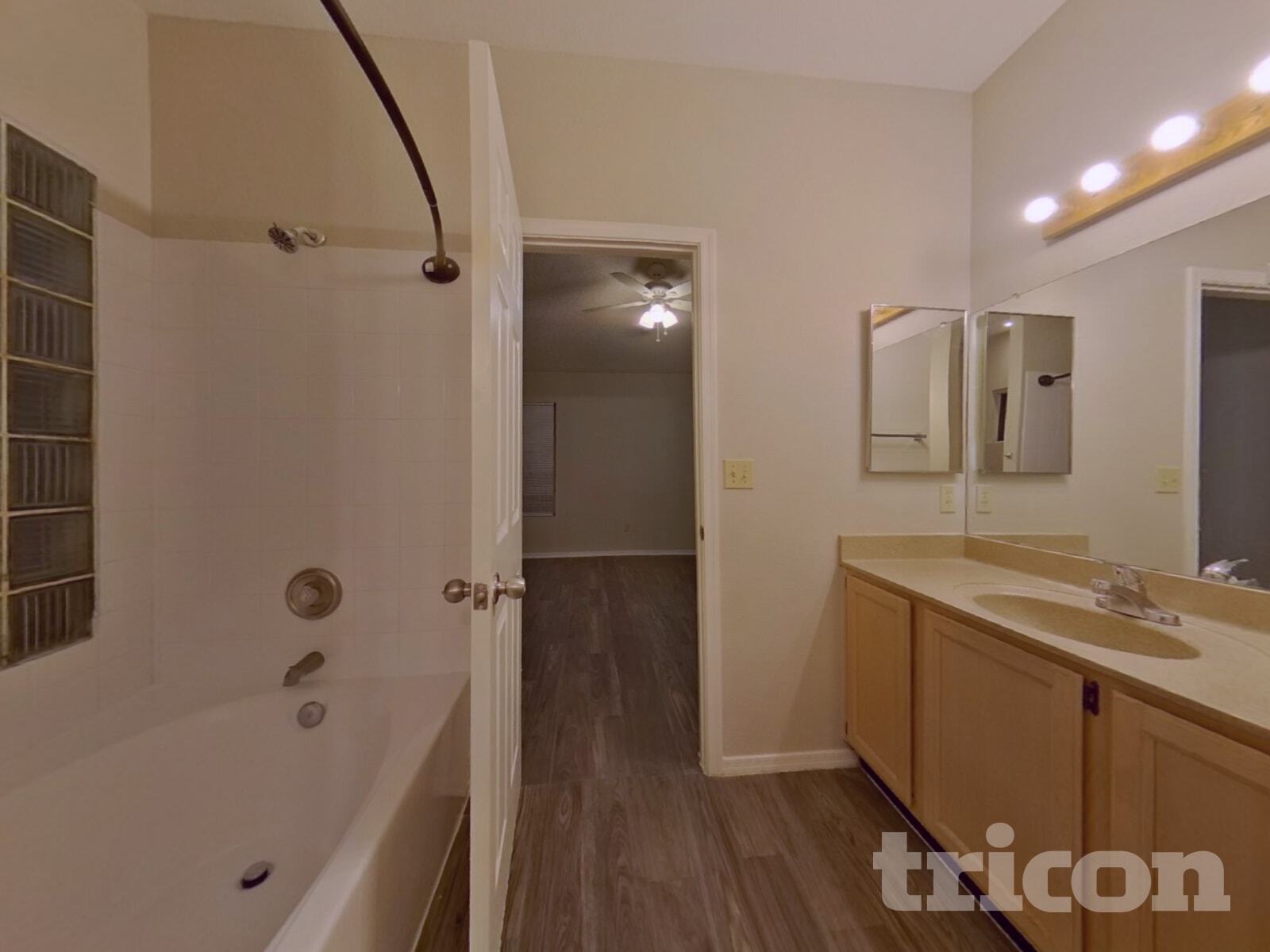 Building Photo - 1313 N Avoca