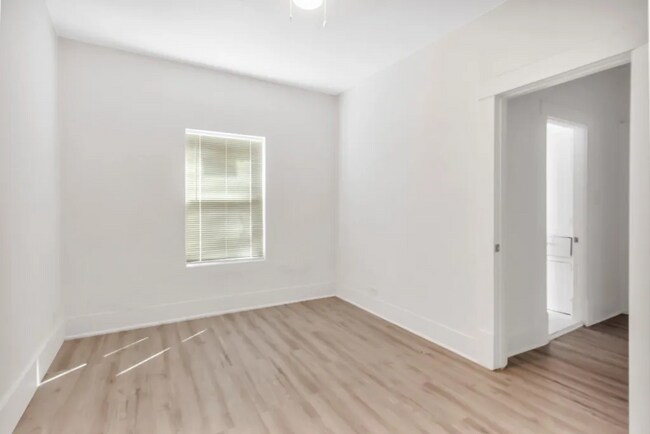 Building Photo - 2105 Walnut St