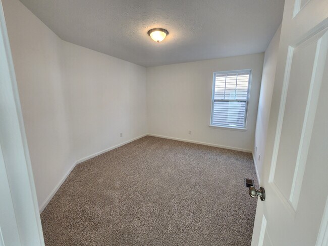 Building Photo - 326 N Warman Ave