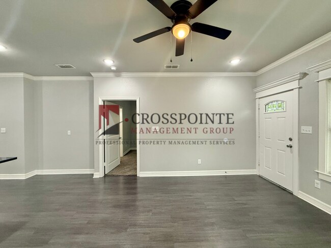 Building Photo - Tour Today! 3 Bedroom, 2 Bathroom Duplex!