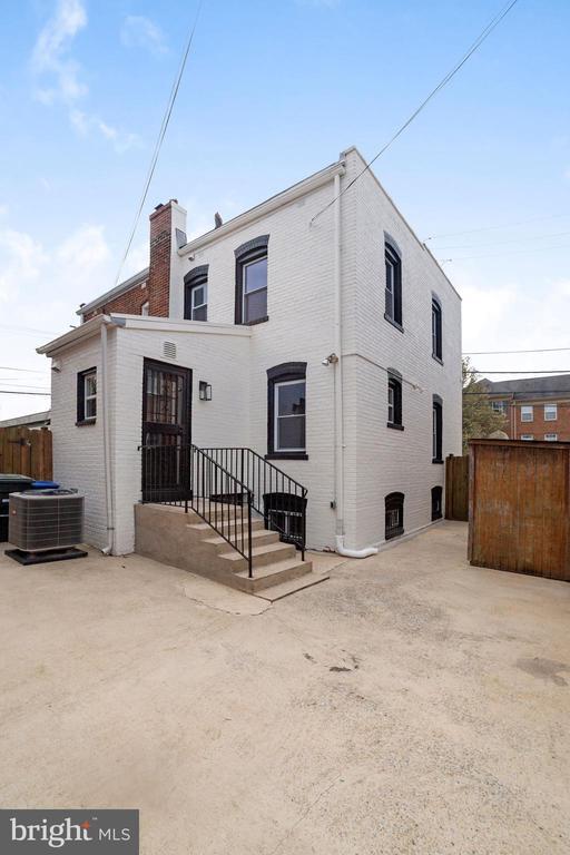 Building Photo - 1530 Howard Rd SE