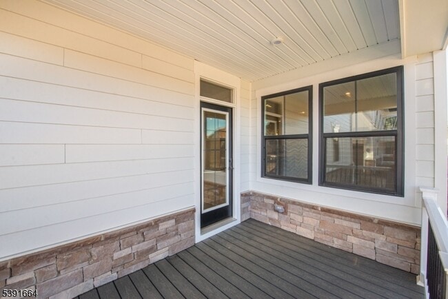 Building Photo - 14 Willow Ln