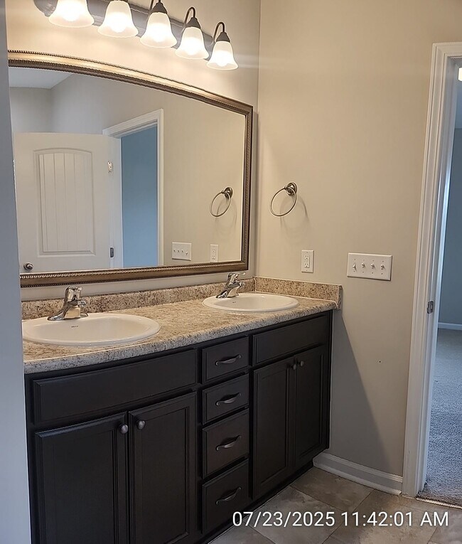 Building Photo - 64 Sunflower Cir NE