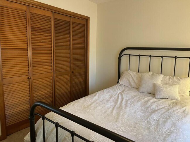 Building Photo - 3 Bayberry Cir