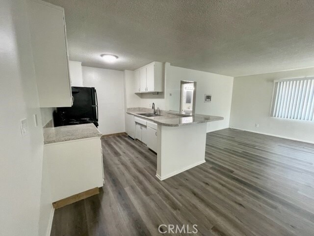 Building Photo - 685 E Vista Chino