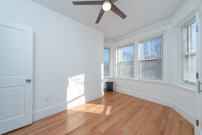 Building Photo - 175 Hemenway St