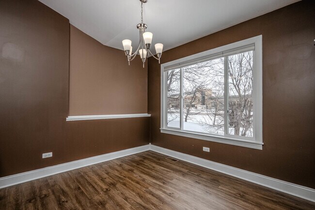 Building Photo - 226 E Conley Dr