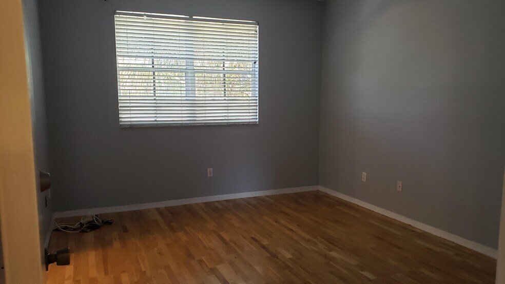 Building Photo - 4965 Leeward Ln