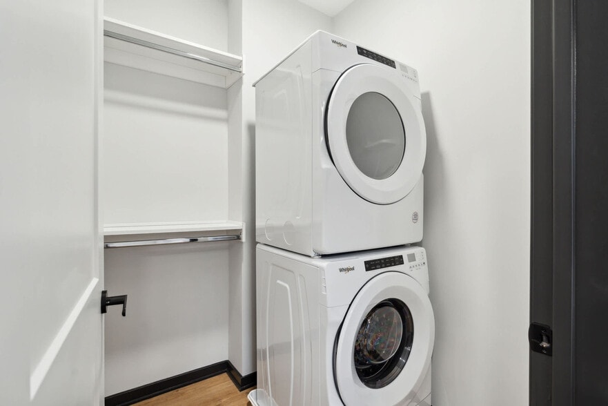 Building Photo - 423 E Michigan St