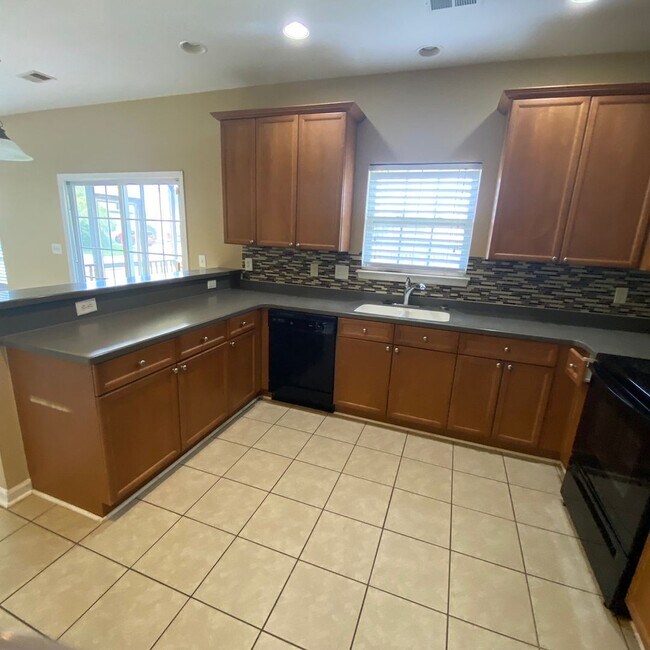 Building Photo - Plum Creek 4Br 2.5Ba