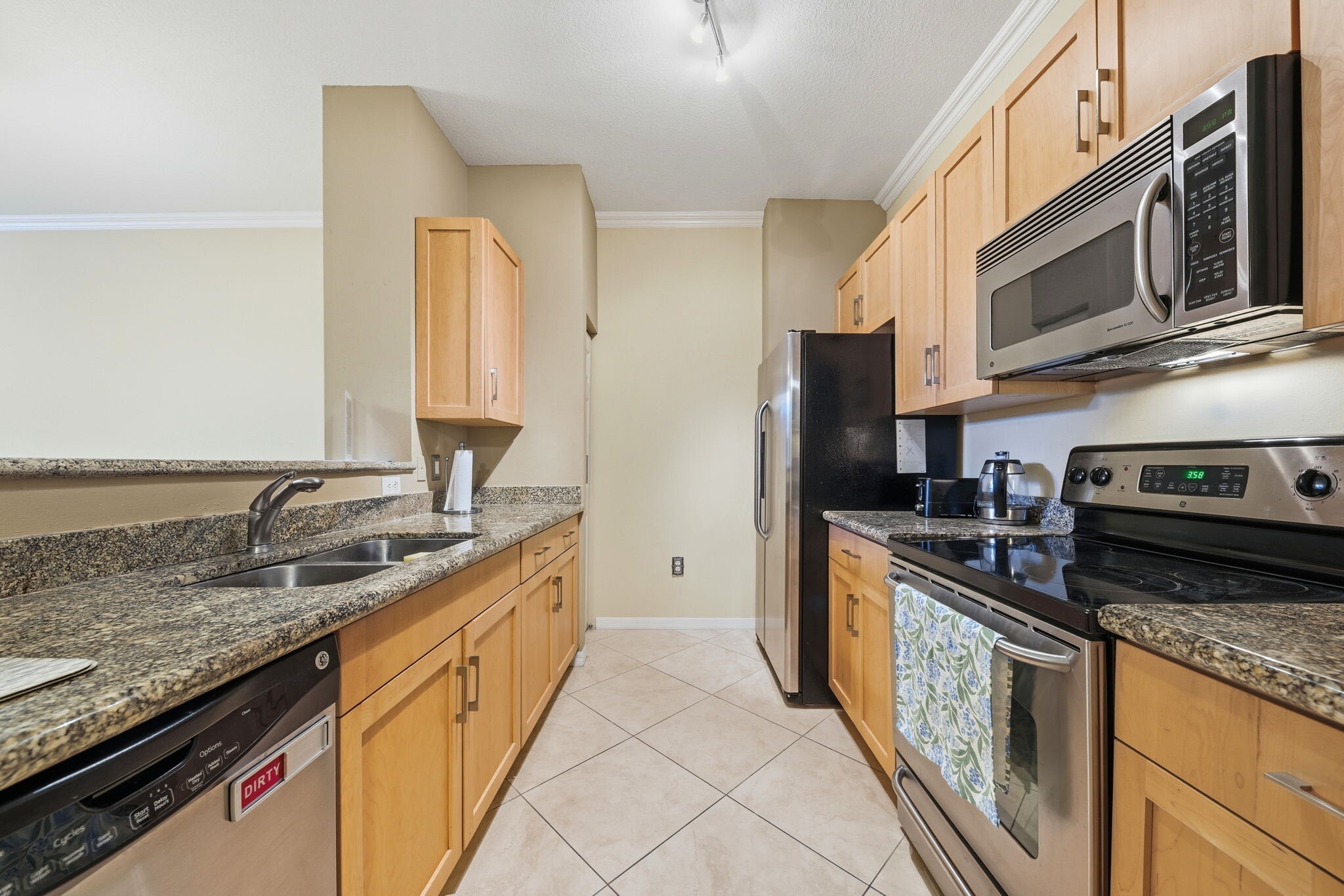 Building Photo - 2421 NE 65th St