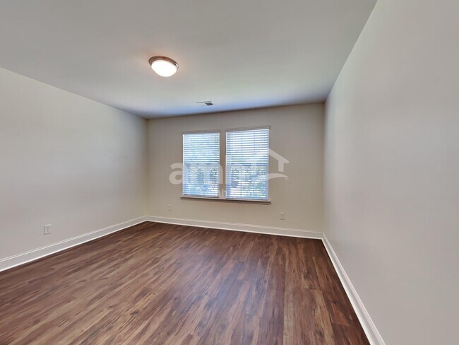 Building Photo - 199 Columns Rd