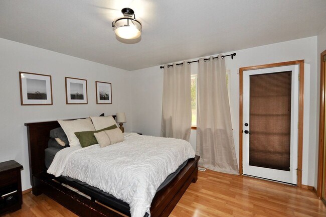 Building Photo - Hayden Rancher with RV parking