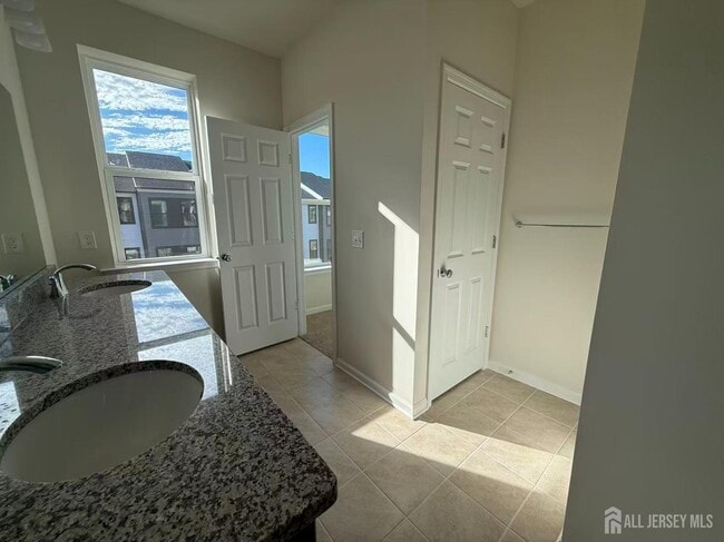 Building Photo - 616 Sadie Cir