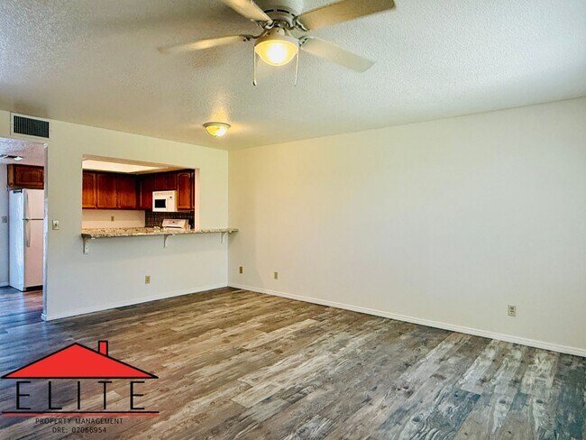 Building Photo - AVAILABLE NOW!!