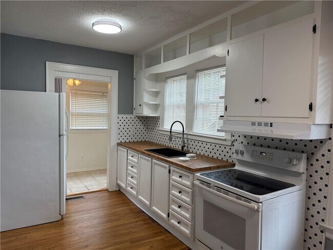 Building Photo - 1854 Virginia Ave