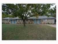 Building Photo - 5511 Guadalupe St