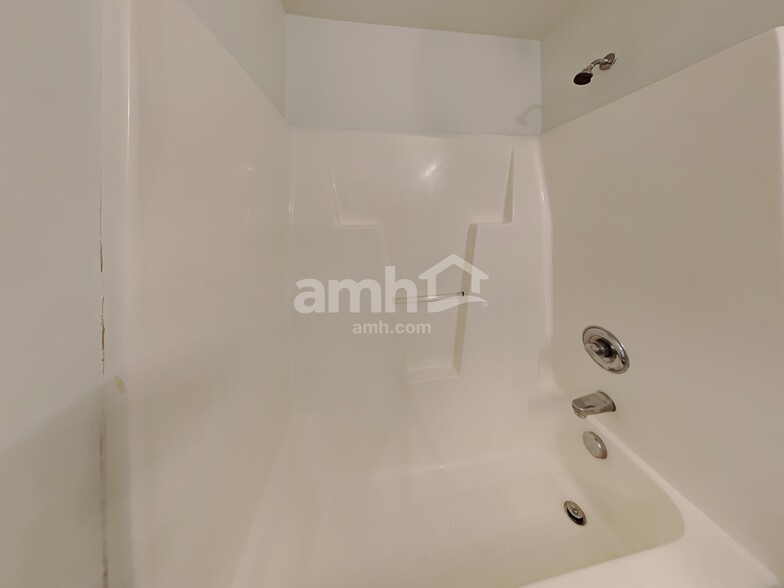 Building Photo - 2706 Erinridge Rd