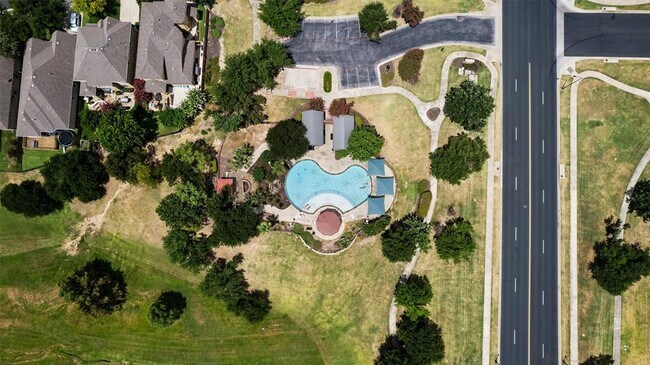 Building Photo - 417 Briar Park Dr