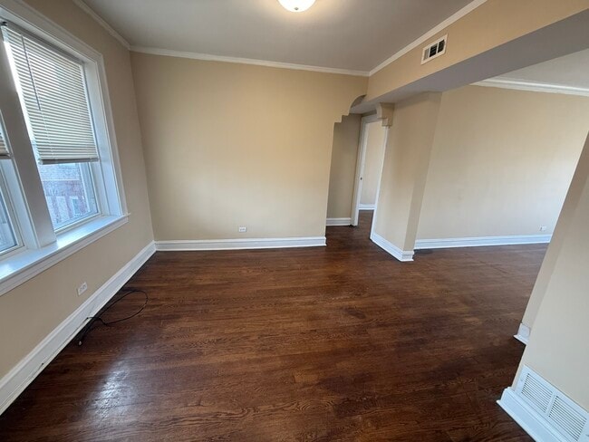 Building Photo - 4454 W Diversey Ave