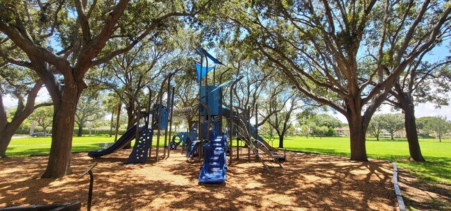 Building Photo - 1523 Meadows Cir