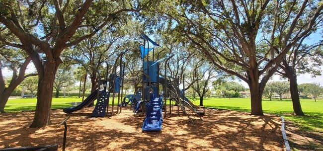 Building Photo - 1617 Meadows Cir