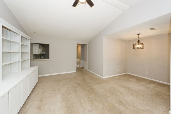 Building Photo - 2 Bedroom 2 Bath Townhouse in Crowfield Pl...