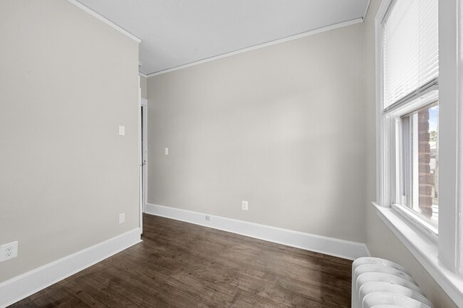 Building Photo - 852 Beaconsfield Ave