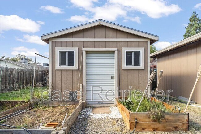 Building Photo - 1244 Royal Oaks Dr