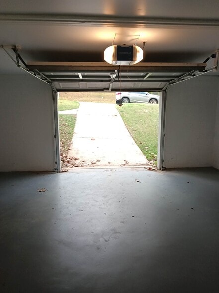 Building Photo - 2709 Bedford Way