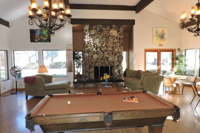 Building Photo - Gorgeous 2B/2B condo with Red Rock views, ...
