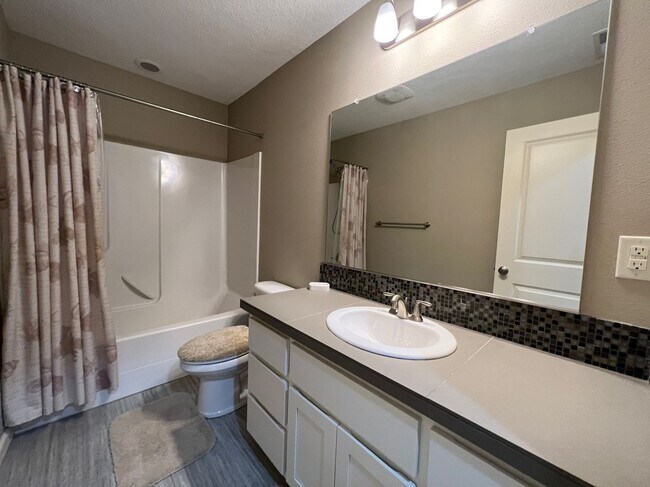 Building Photo - Beautiful Gresham 4 Bed, 2.5 Bath Home!