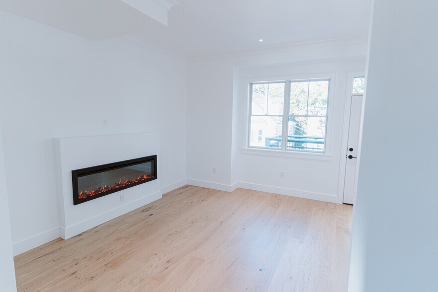 Building Photo - 5 Thurston St