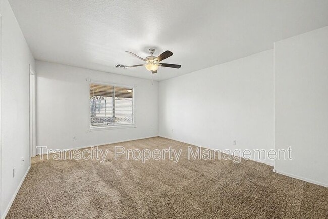 Building Photo - 932 W 19th Ave