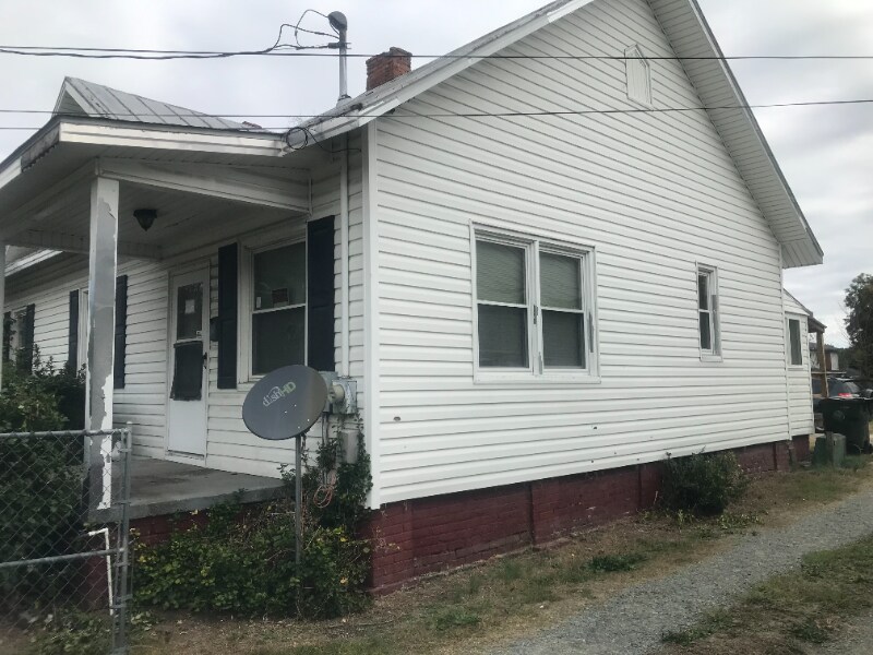 Building Photo - 1106 N George St