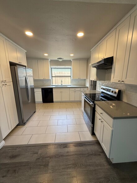 Kitchen - 8841 Sovereign Rd