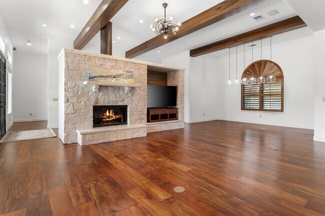 Building Photo - 2633 Collingwood Dr