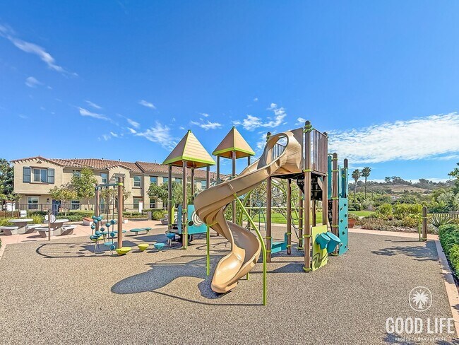Building Photo - Great 4B/4BA Home Available for Lease in O...