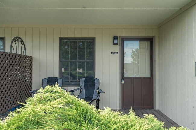 Building Photo - 2533 Bradford Ct