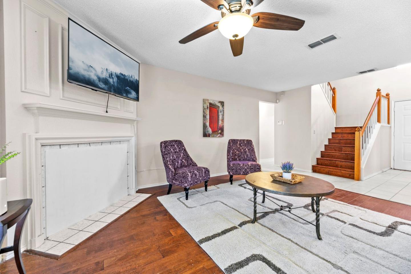Building Photo - Stylish Fort Worth Home Near Chisholm Trail!