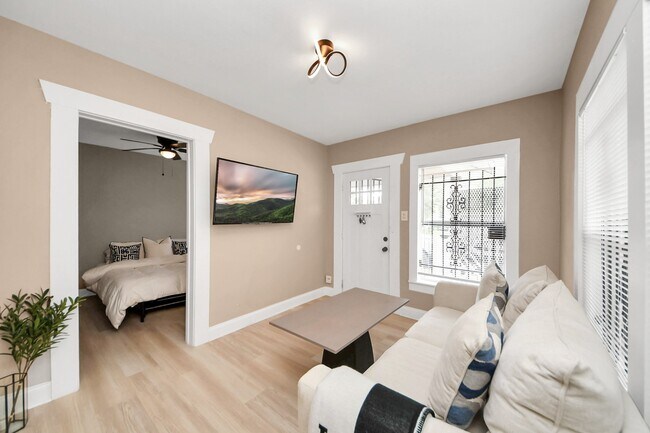 Building Photo - 4415 Hershe St
