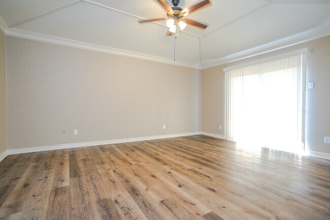 Building Photo - 10660 Pagewood Dr