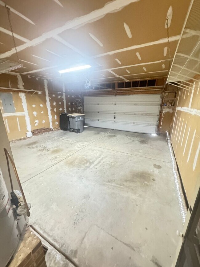 Building Photo - 4bd/2ba House newer neighborhood in between Kannapolis/Concord & close to I85