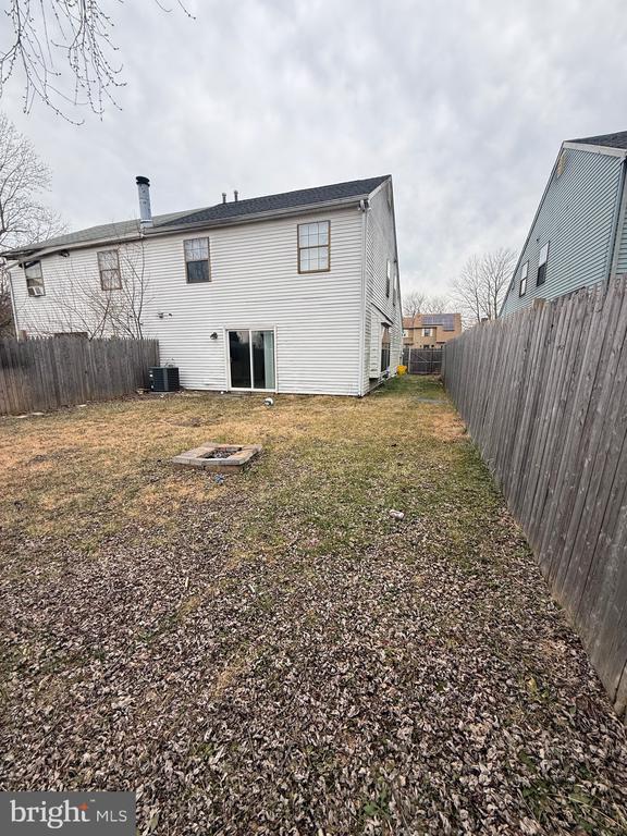 Building Photo - 8 Hewitt Ln