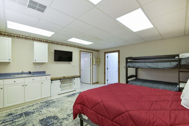 Building Photo - 5558 State Hwy 265