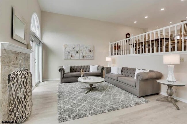 Building Photo - 433 Albacore Ln