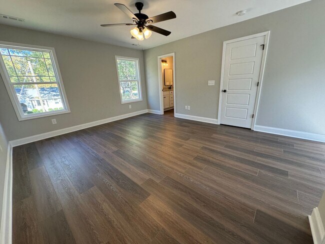 Building Photo - NEWER 4/2.5 House in Armuchee-$2,195