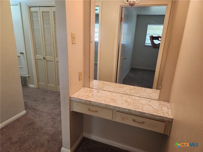 Building Photo - 2909 Oakdale Dr