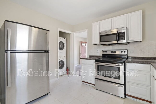 Building Photo - 802 Ramsey St