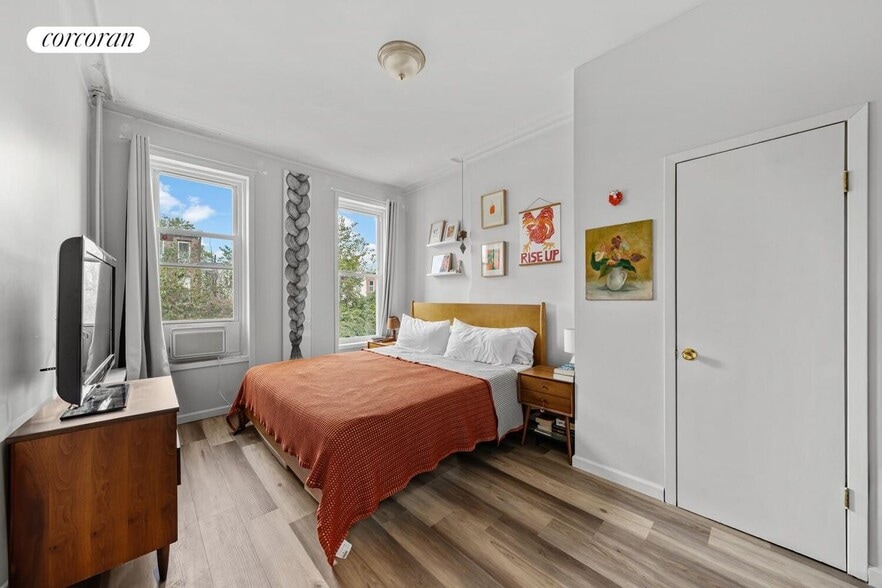 Building Photo - 91 Somers St